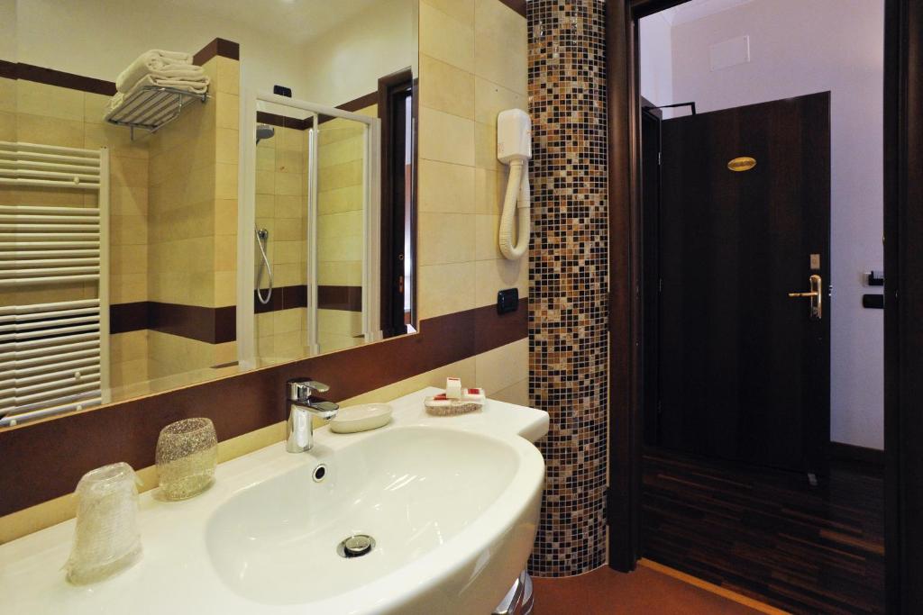 Hotel Roma Tiburtina Metro - Resim 15