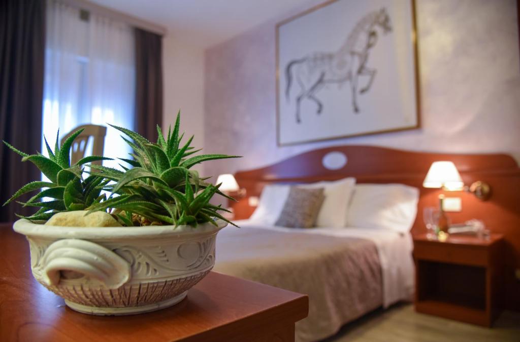 Postel nebo postele na pokoji v ubytování Hotel Crystal