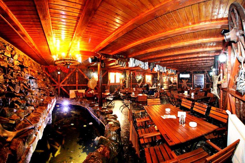 Restaurace v ubytování Pensiunea Adriano