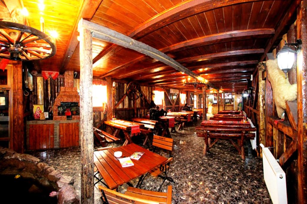 Restaurace v ubytování Pensiunea Adriano