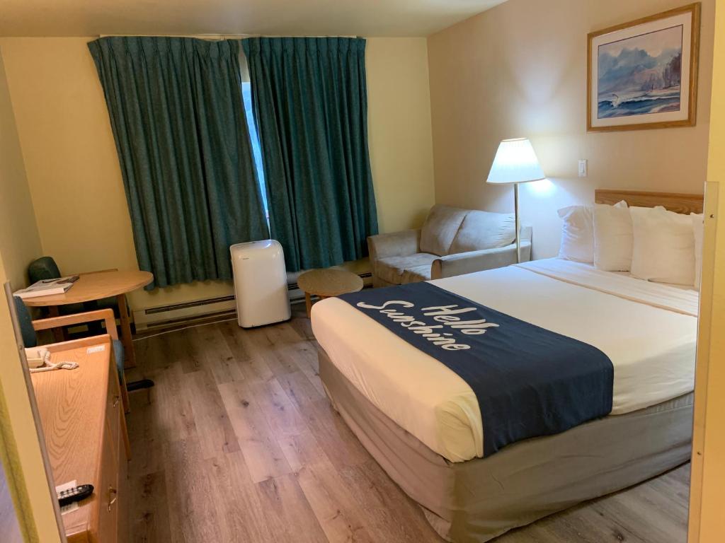Postel nebo postele na pokoji v ubytování Days Inn by Wyndham Ocean Shores