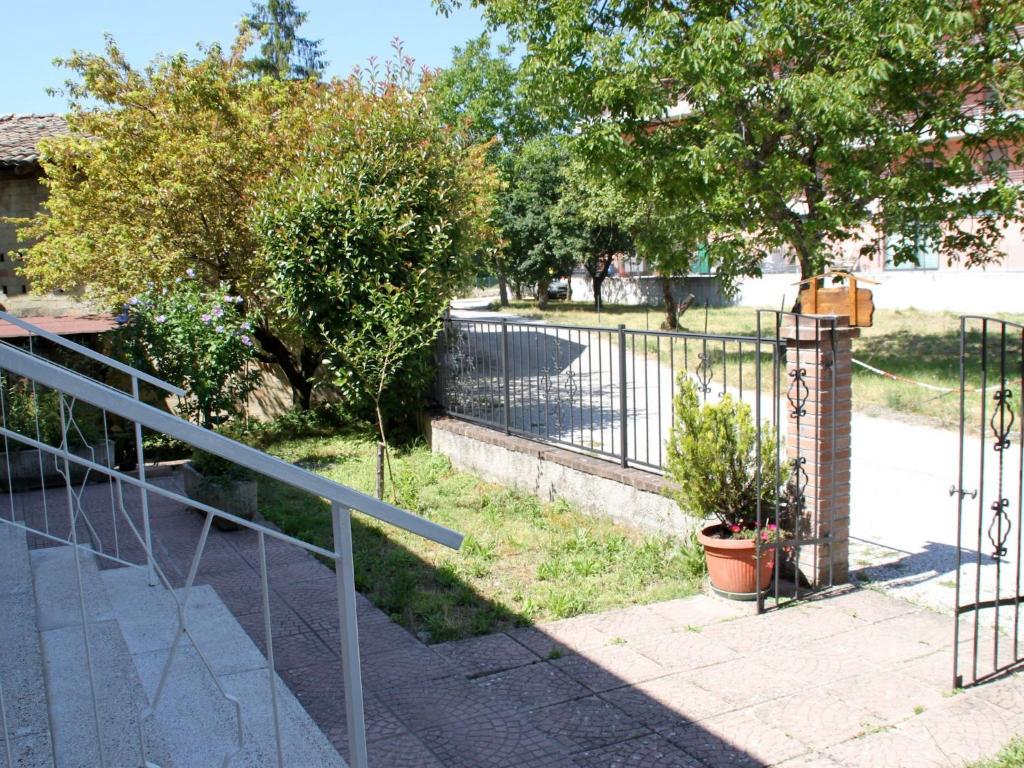 A garden outside Cristina B&B