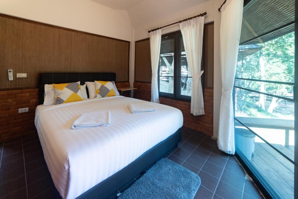 Tawan Riverside - Standard Bungalow