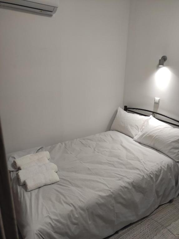 Voodi või voodid majutusasutuse panos hause toas