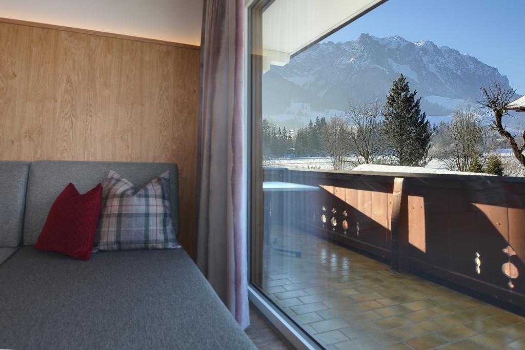 Nespecifikovaný výhled na hory nebo výhled na hory při pohledu z aparthotelu