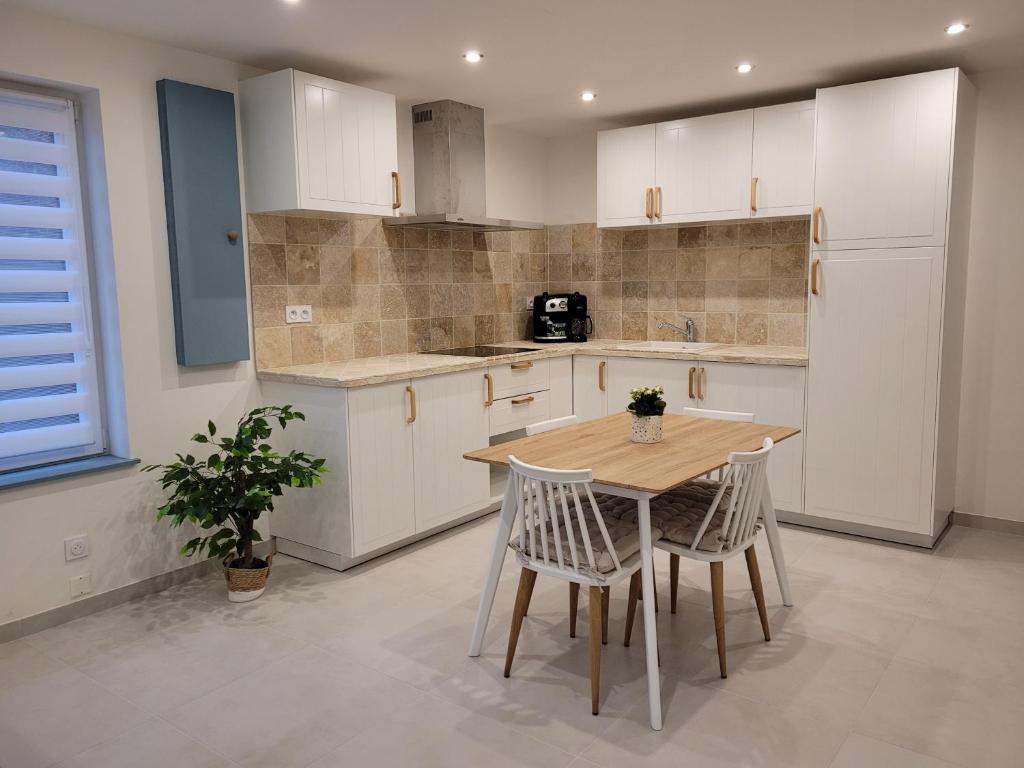 Il Vialetto, appartement Capri, spacieux, tout confort, au calme - Housity