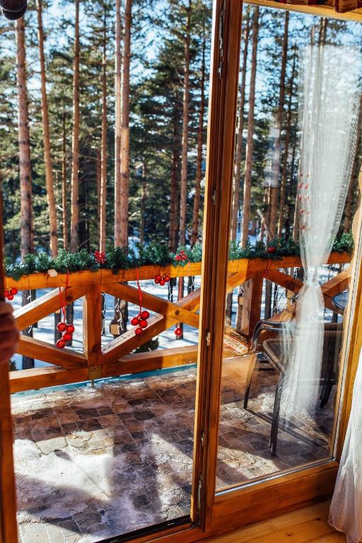 Balkón nebo terasa v ubytování Etno kuća Apartmani Pesma, Divčibare