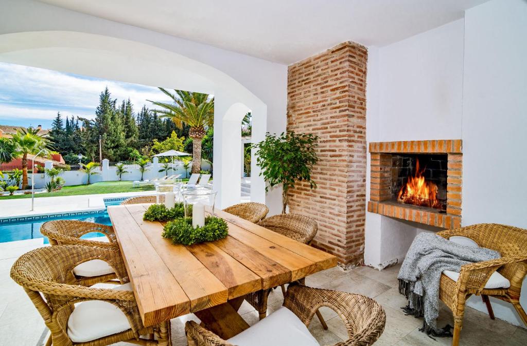 Bazén v ubytovaní VM-Lyxury 4 bedroom villa with private pool alebo v jeho blízkosti
