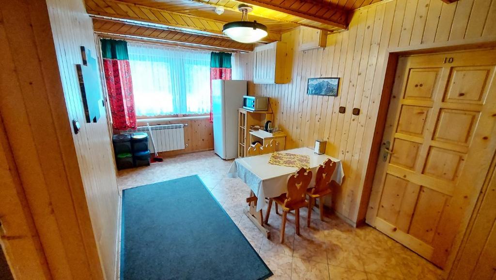 Posedenie v ubytovaní Willa Stachoniówka