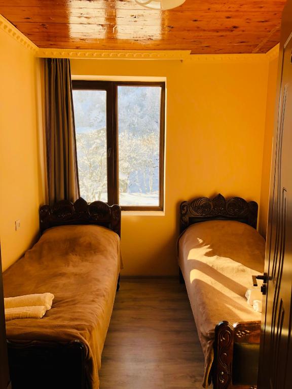 Postel nebo postele na pokoji v ubytování River side SVANETI
