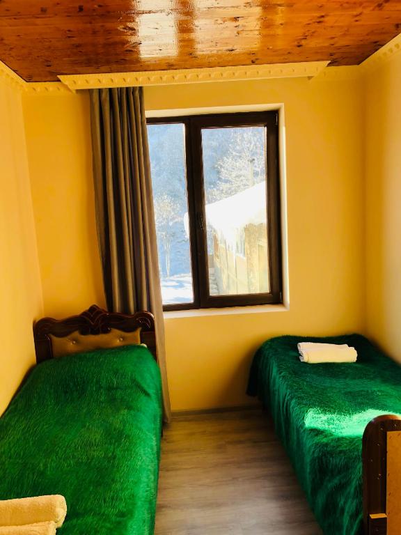 Postel nebo postele na pokoji v ubytování River side SVANETI