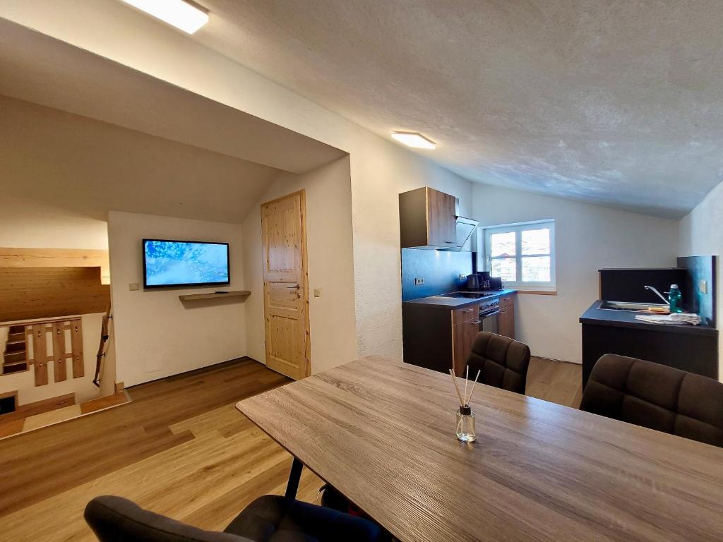 Kuchyňa alebo kuchynka v ubytovaní Ferienwohnung Flachau Oberlehengut