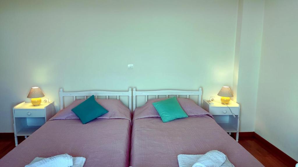Postel nebo postele na pokoji v ubytování Nikolas House