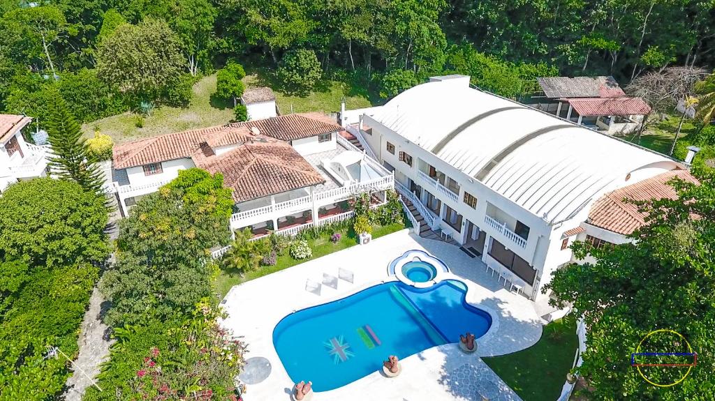 an overhead view of a house with a large building at Hotel Finca Londres in Villeta