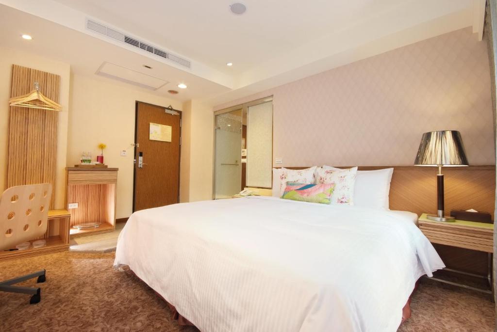 Postel nebo postele na pokoji v ubytování NAGAHIRO Hotel