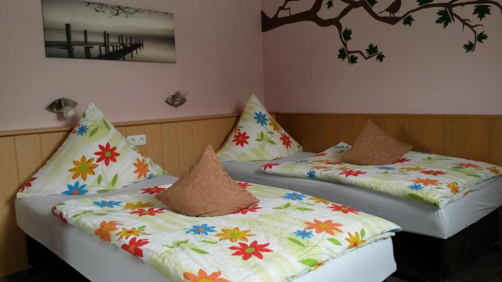 Postel nebo postele na pokoji v ubytování Hotel Andernacher Hof
