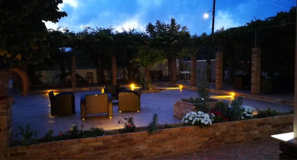 Zahrada ubytování ANEMOMYLOS Lefkimmi LUXUS SUITES-BOUTIQUE HOTEL & POOL