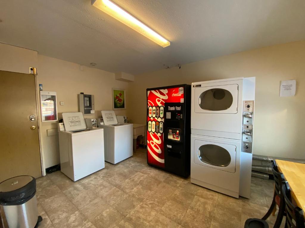 Kuchyň nebo kuchyňský kout v ubytování Mountain View Motel
