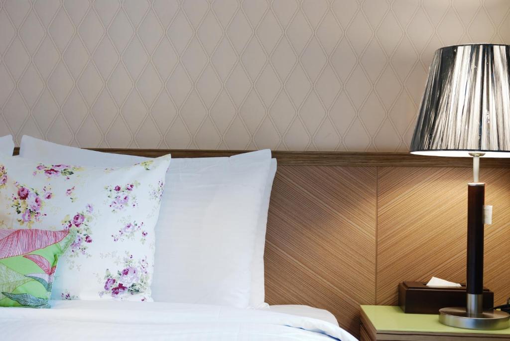 Postel nebo postele na pokoji v ubytování NAGAHIRO Hotel