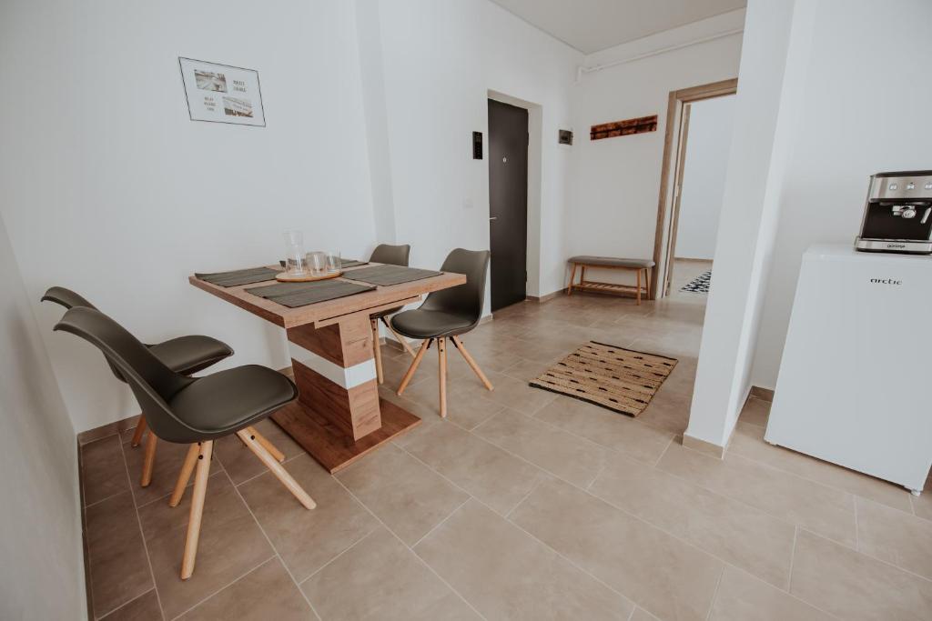 Kuchyň nebo kuchyňský kout v ubytování THE NOOK APARTHOTEL