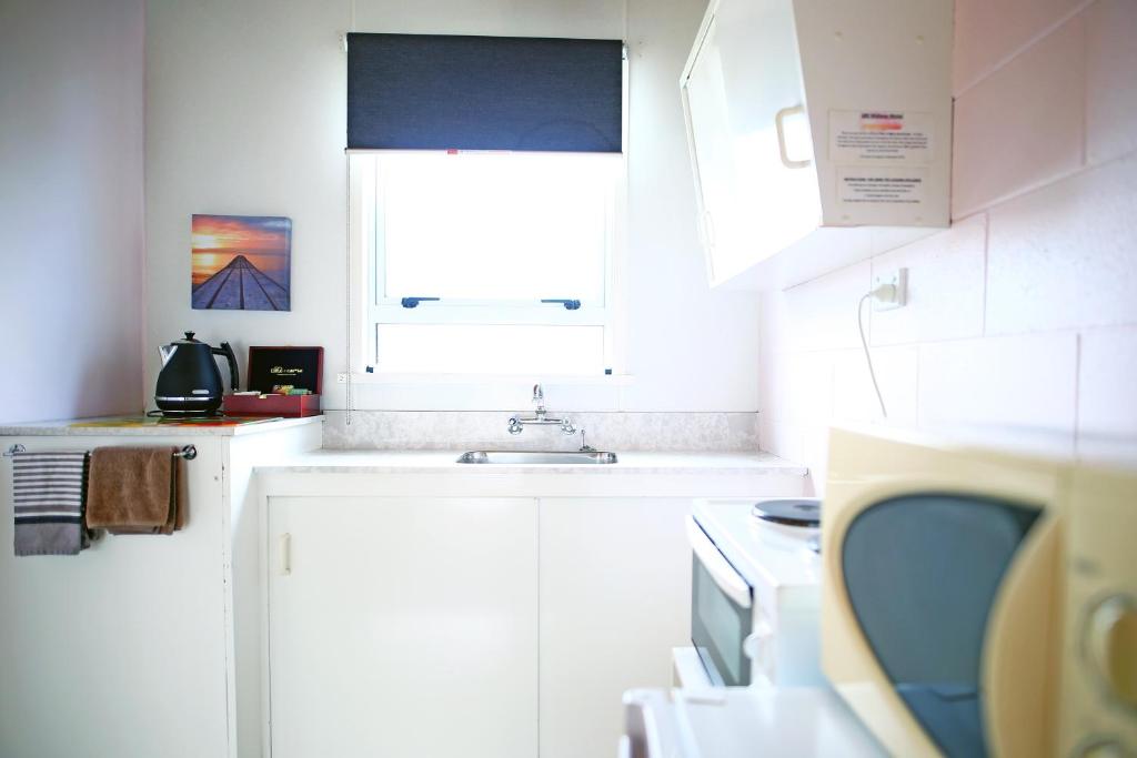 Kuchyň nebo kuchyňský kout v ubytování 289 Midway Motel
