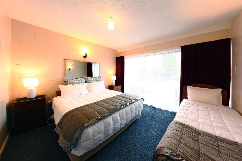 Postel nebo postele na pokoji v ubytování 289 Midway Motel