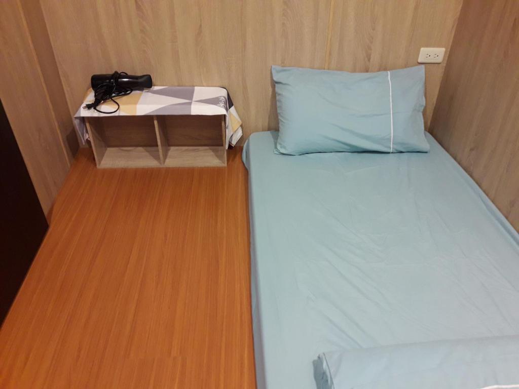 Postel nebo postele na pokoji v ubytování Beer Inn綠島