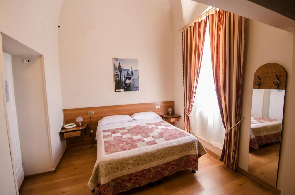 Postel nebo postele na pokoji v ubytování Hotel Iris