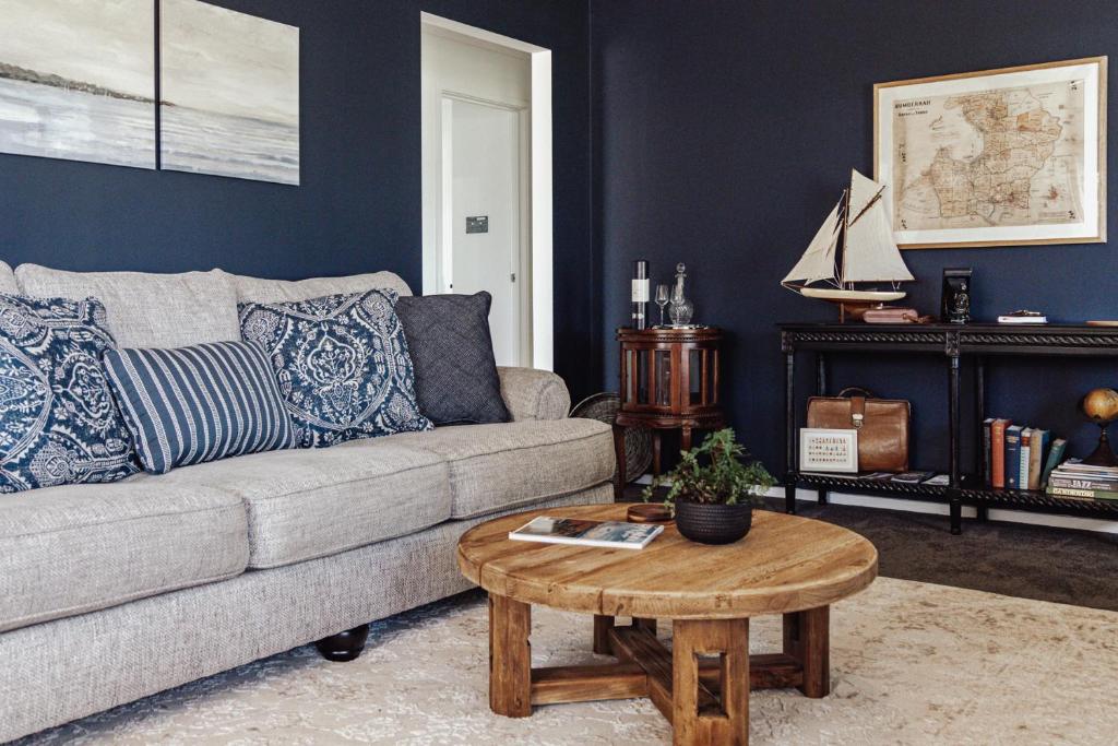 Гостиная зона в Mountford Cottage