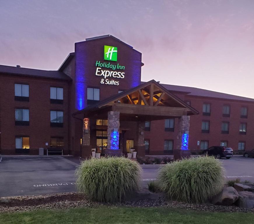 a hotel with a sign that reads hilton inn express and suites at Holiday Inn Express & Suites Donegal, an IHG Hotel in Donegal