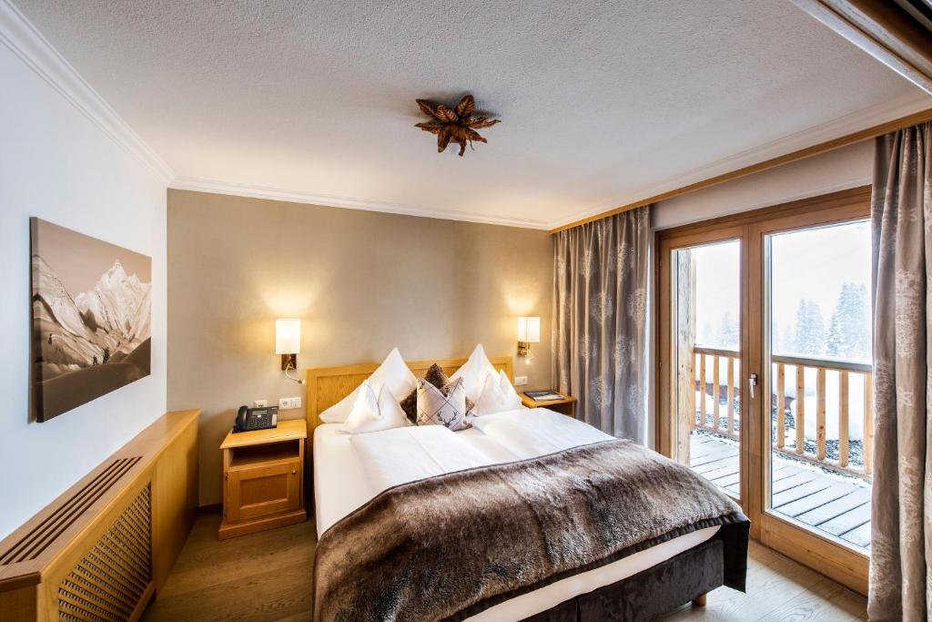 Postel nebo postele na pokoji v ubytování Hotel & Chalet Montana