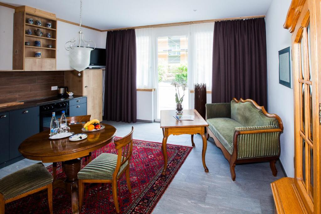 Kuchyň nebo kuchyňský kout v ubytování Carlton-Europe Vintage Adults Hotel