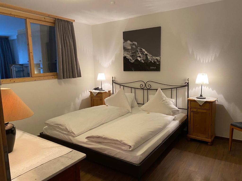 Postel nebo postele na pokoji v ubytování Carlton-Europe Vintage Adults Hotel