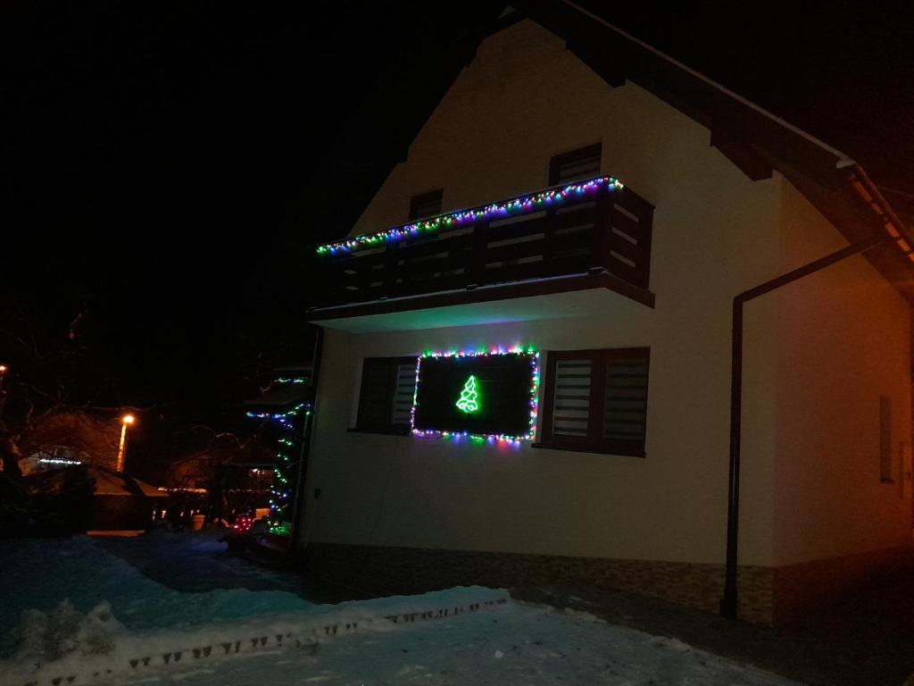 Budova, v ktorej sa dovolenkový dom nachádza