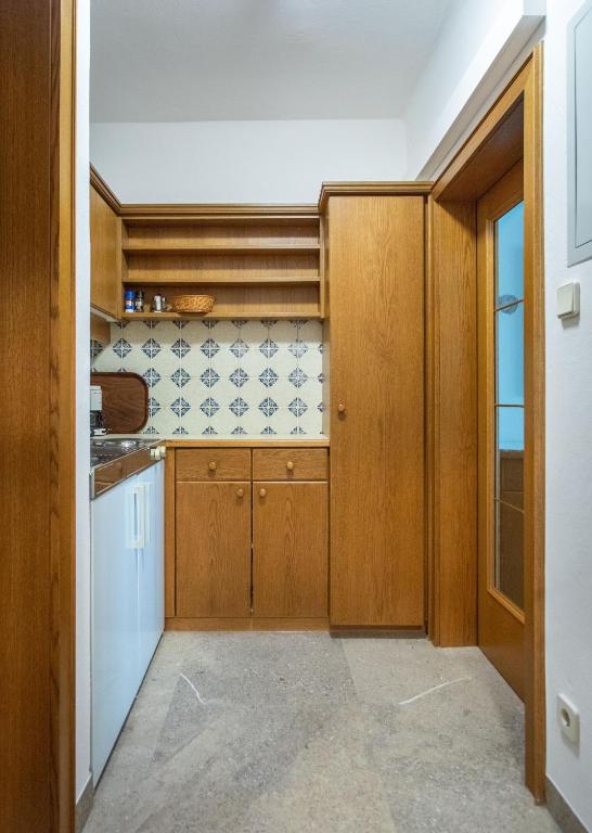 A kitchen or kitchenette at Appartementhaus Franz Samonig