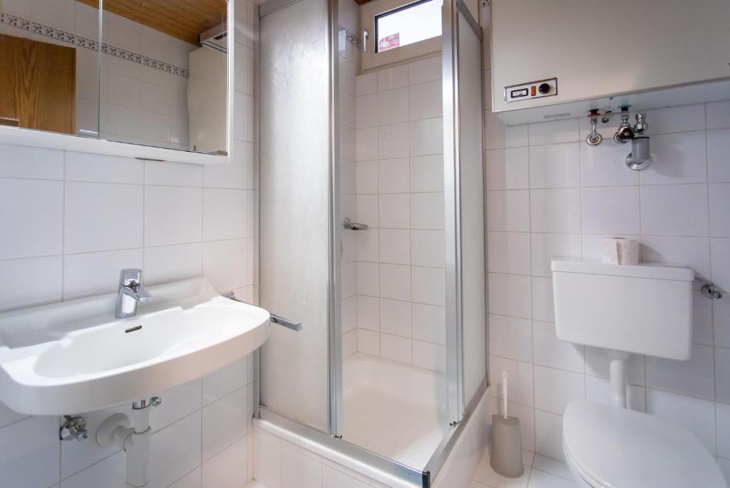 A bathroom at Appartementhaus Franz Samonig