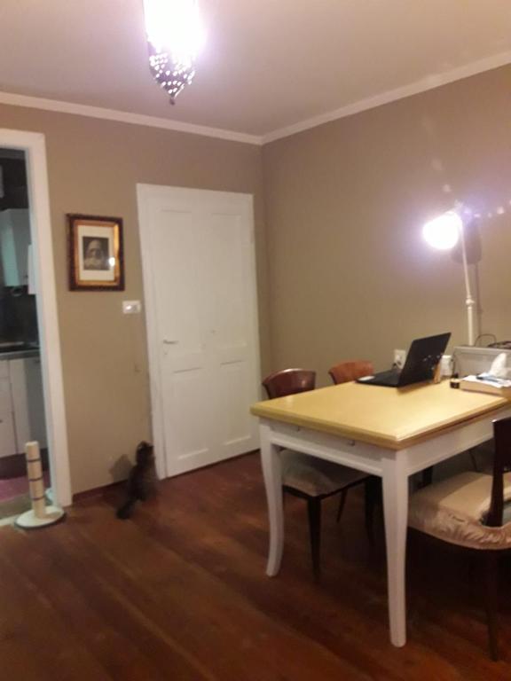 Telewizja i/lub zestaw kina domowego w obiekcie Tenuta Crescentini-ValleMura ,appartamenti con entrata indipendente