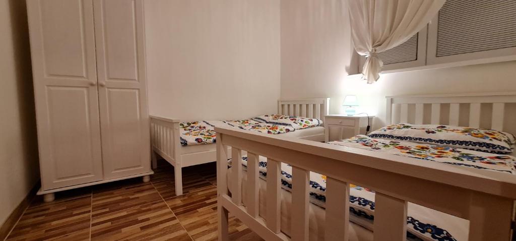 Jedlo v dovolenkovom dome alebo blízkom okolí