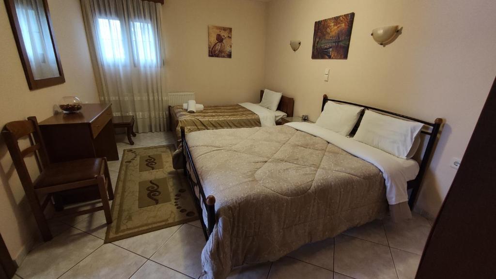 Posteľ alebo postele v izbe v ubytovaní Zisis Garden Studios