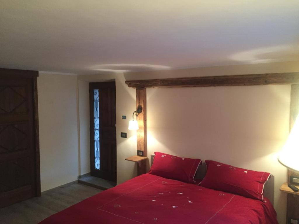 A bed or beds in a room at La Boule de Neige
