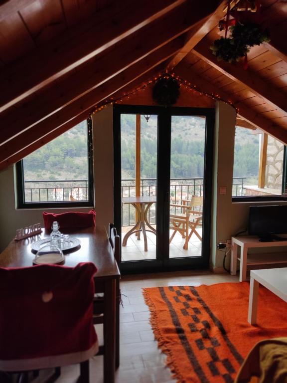 Balkón alebo terasa v ubytovaní Kristi's Homes - "Beautiful Attic" in Dimitsana