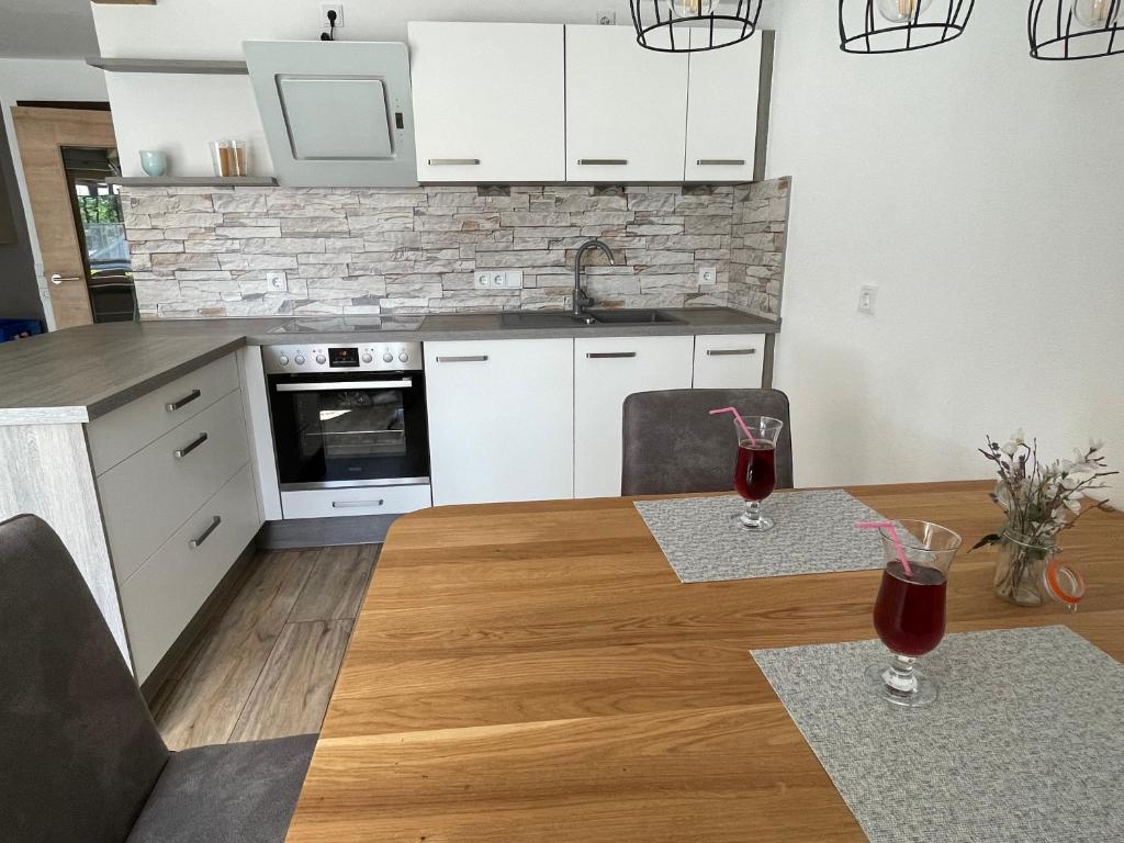 Kuchyň nebo kuchyňský kout v ubytování Ferienwohnung Falkenstein