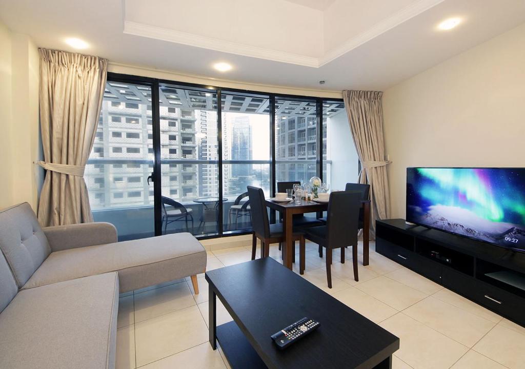 RH- Cozy Studio, Al Waleed , Cluster R, JLT的电视和/或娱乐中心