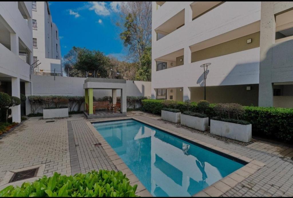 The swimming pool at or close to Modern One Bedroom Apartment in Rivonia