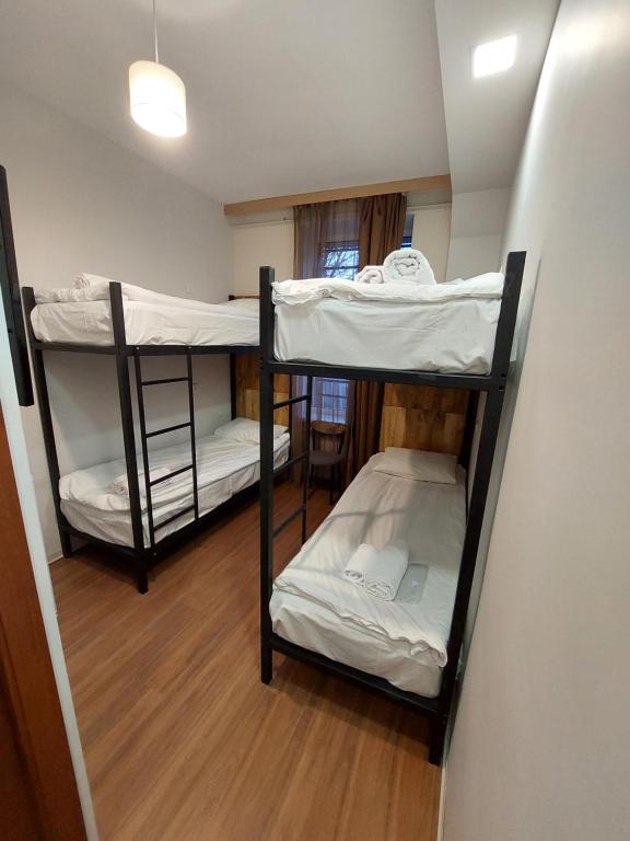 Postel nebo postele na pokoji v ubytování Lori Guest House Hotel