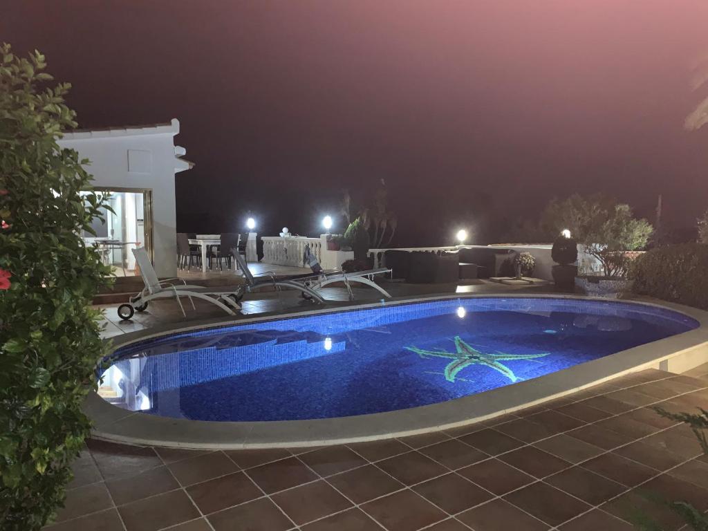 Bazén v ubytování Bonito apartamento villa Joya nebo v jeho okolí