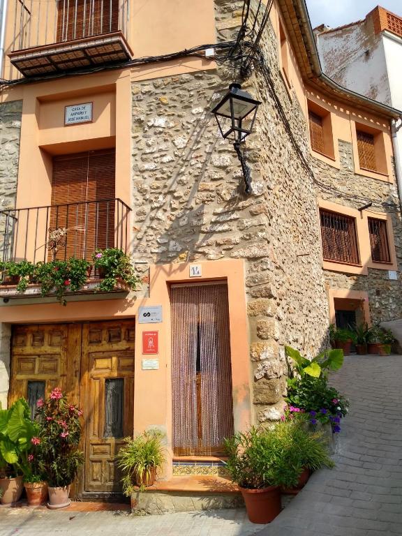 a building with potted plants in front of it at Casa de Amparo y José Manuel en Pavias in Pavías