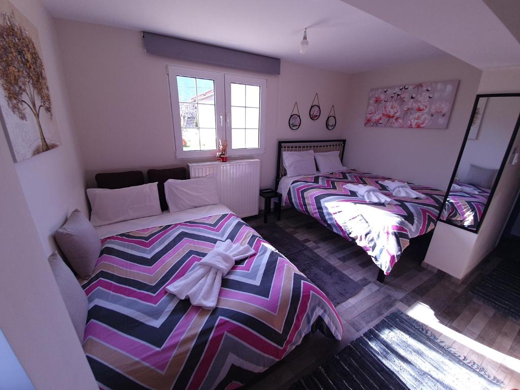 A bed or beds in a room at Chris rooms