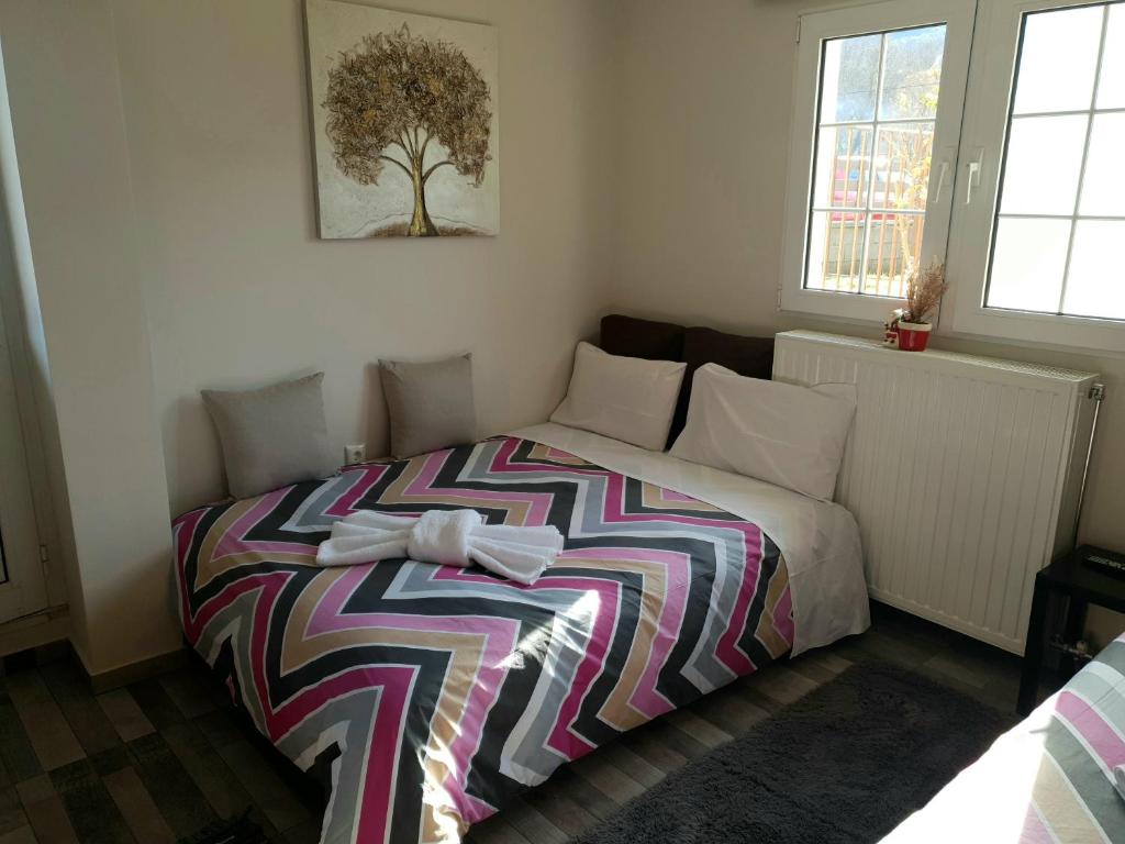 A bed or beds in a room at Chris rooms