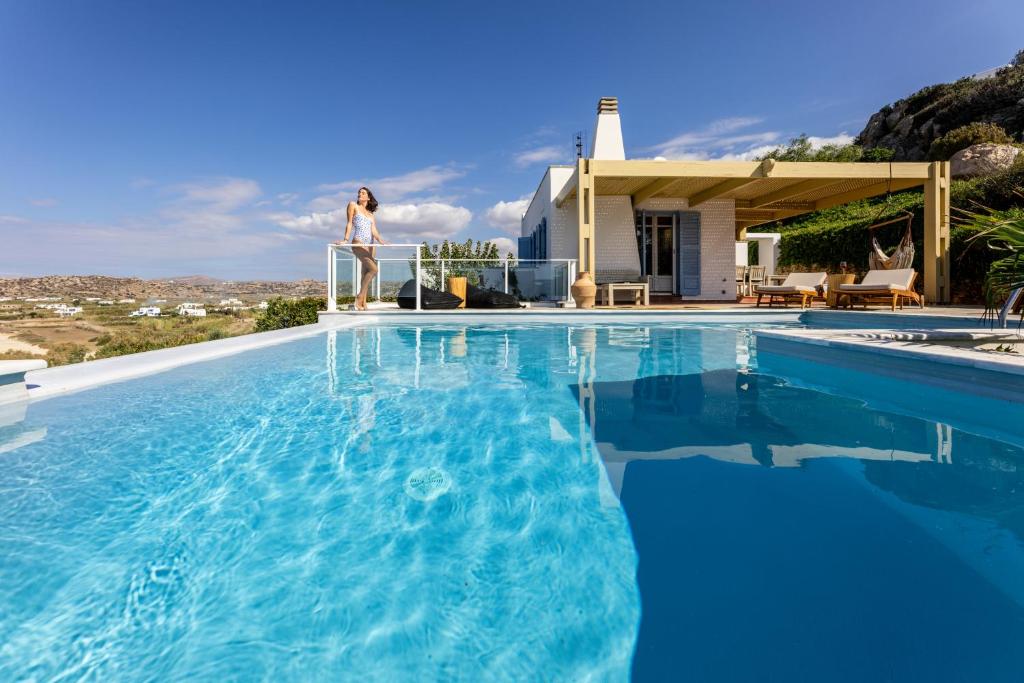 Bazén v ubytování Villa Paradise in Naxos nebo v jeho okolí